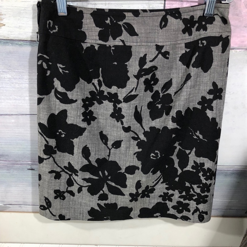 Ann Taylor Petite Short Pencil Skirt in 2P